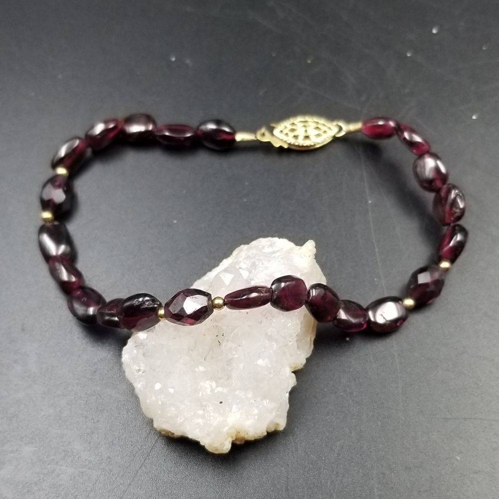 Garnet crystal 14k estate bracelet. B301